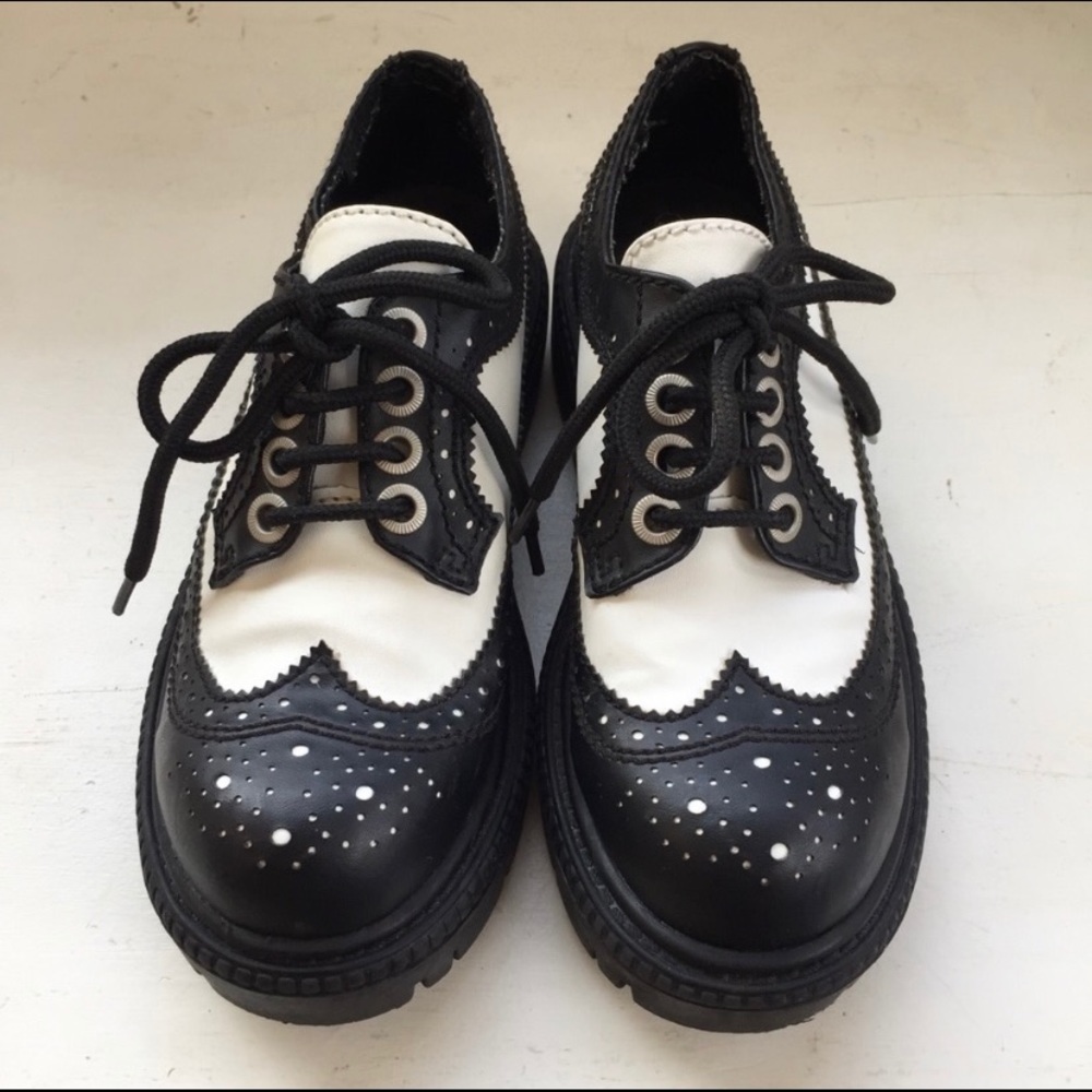 🌿Black & white oxfords